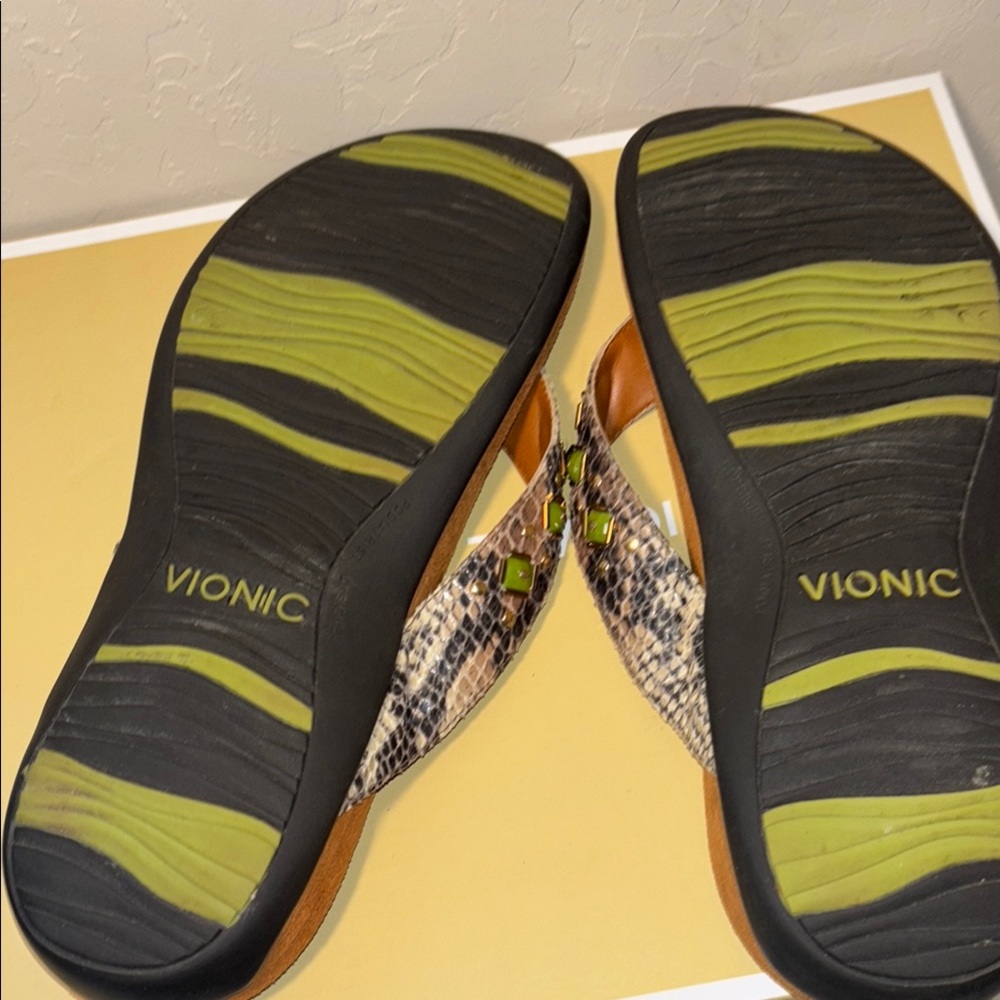 Vionic Studded Snake Print Sandals size 9 - Picture 8 of 8